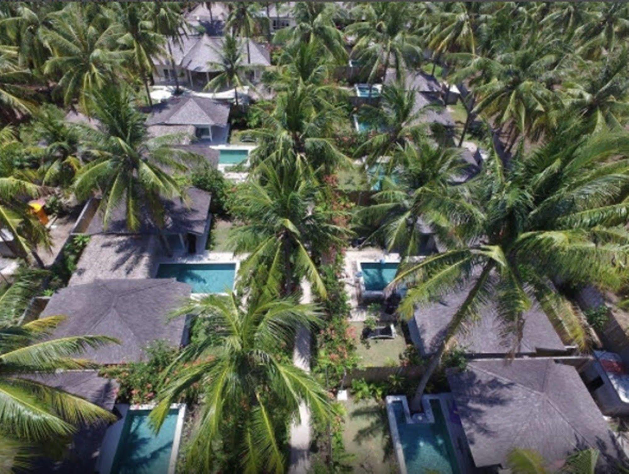 Sunset Palms Resort Gili Trawangan Exterior foto